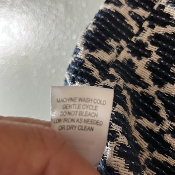 Maia navy and white heavyweight, sleeveless dress. Size 4. Fits like a 0-2 - Picture 10 of 10